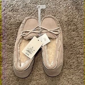 Moccasin bedroom shoes NWT